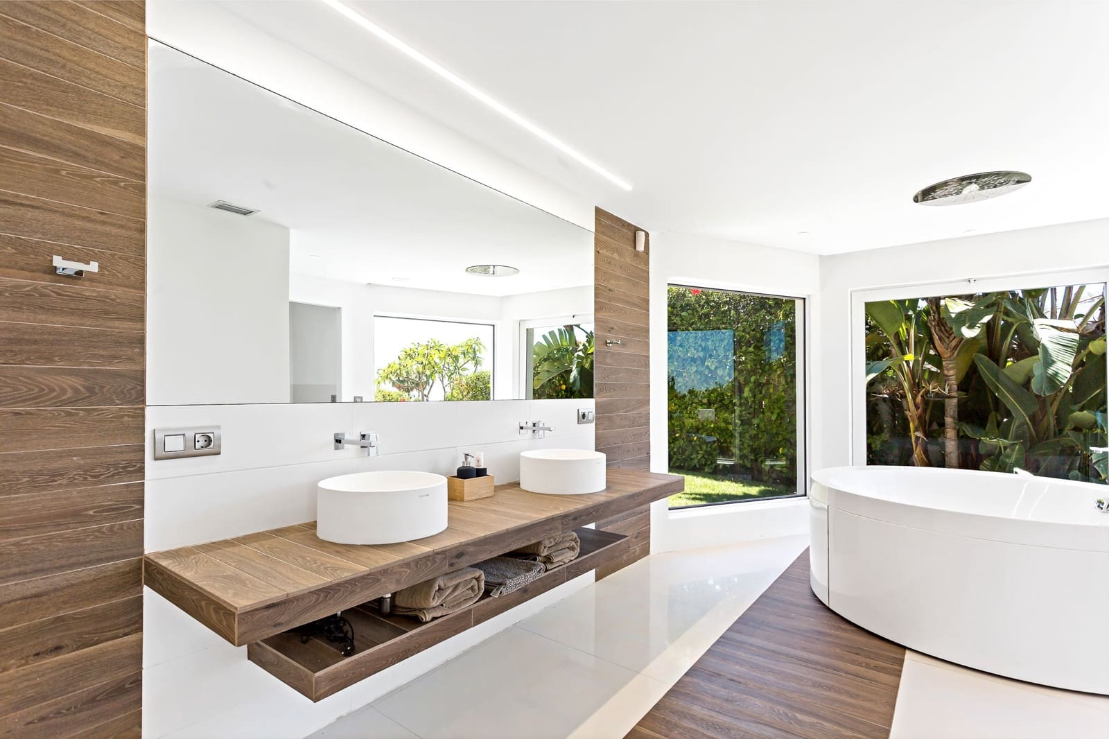 7 bedroom Villa for sale in Marbella with pool garage - € 3,749,000 (Ref: 9543950)