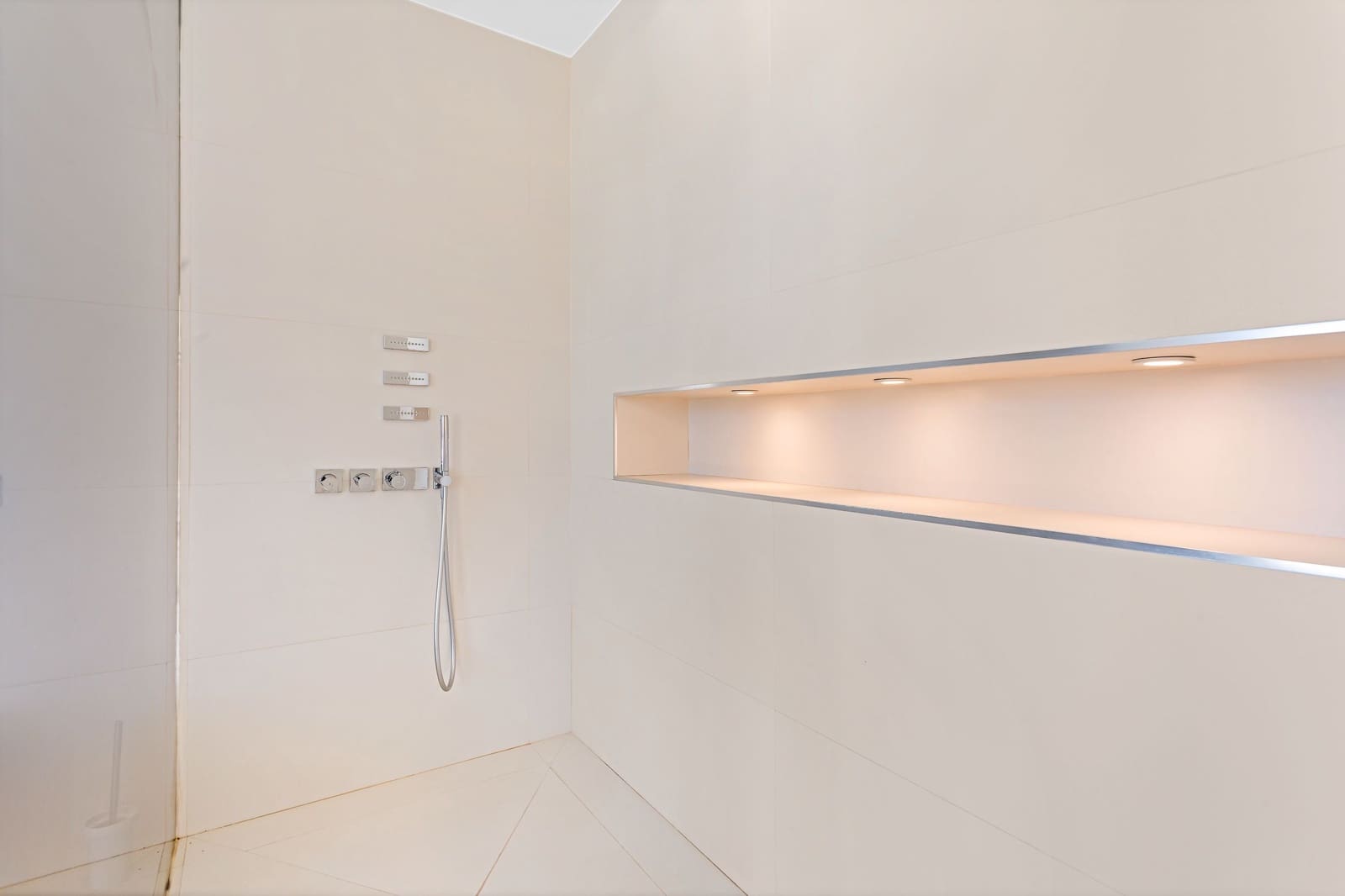 7 bedroom Villa for sale in Marbella with pool garage - € 3,749,000 (Ref: 9543950)