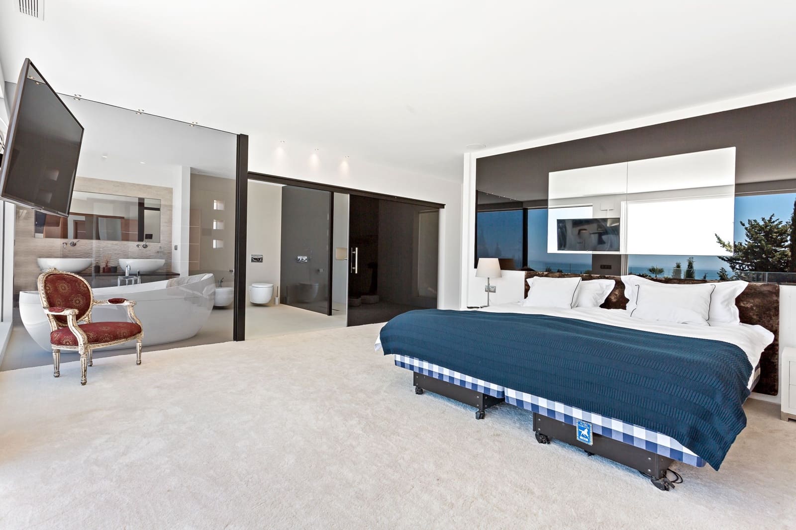 7 bedroom Villa for sale in Marbella with pool garage - € 3,749,000 (Ref: 9543950)