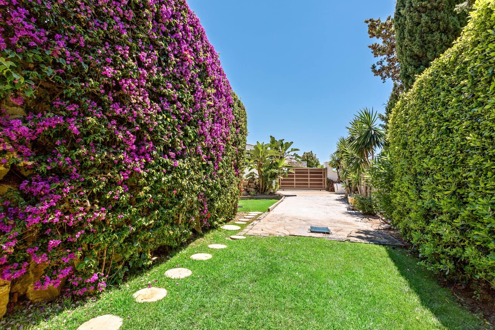 7 bedroom Villa for sale in Marbella with pool garage - € 3,749,000 (Ref: 9543950)