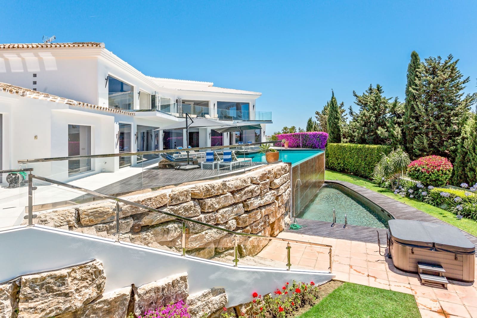 7 bedroom Villa for sale in Marbella with pool garage - € 3,749,000 (Ref: 9543950)
