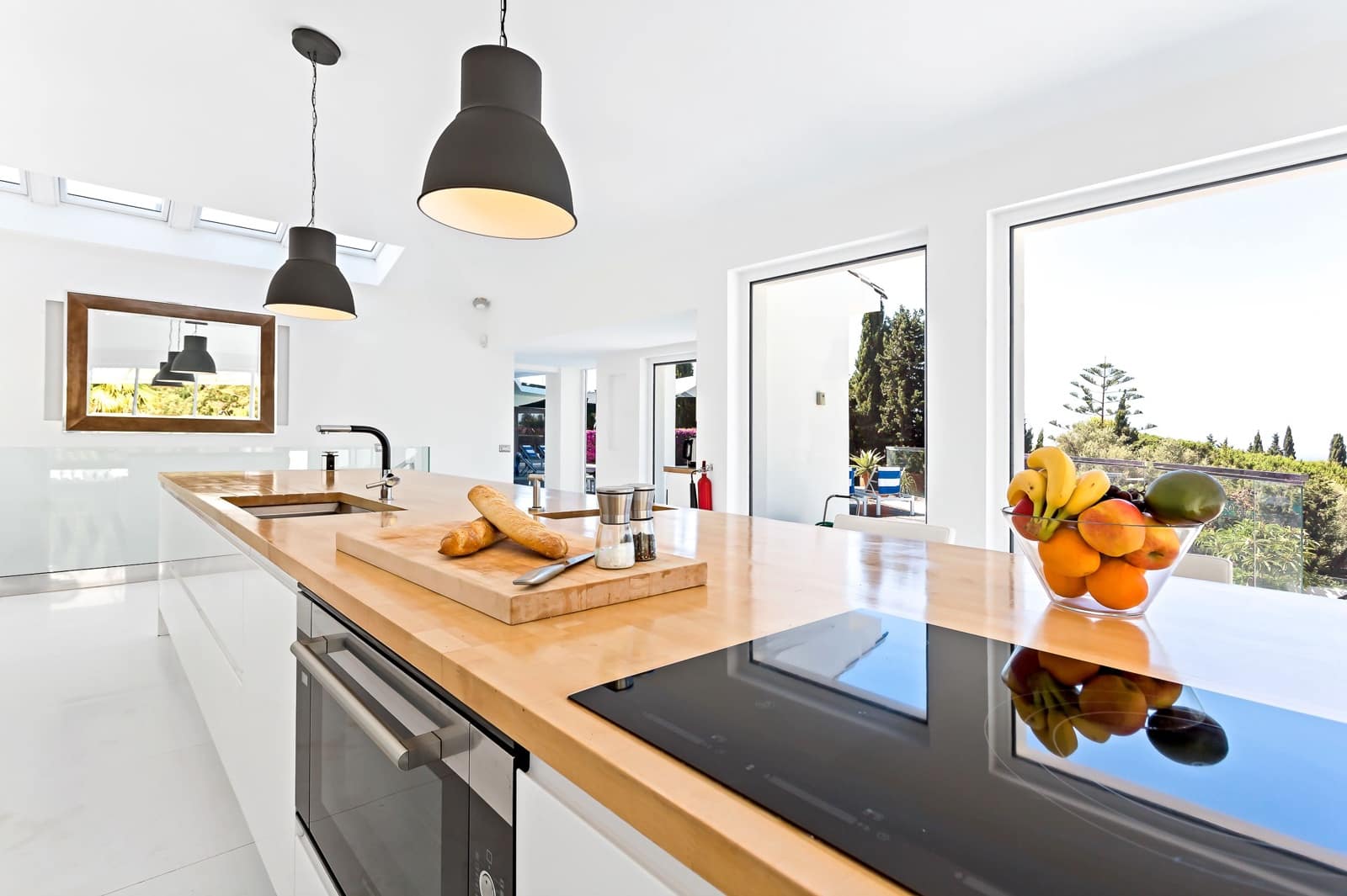 7 bedroom Villa for sale in Marbella with pool garage - € 3,749,000 (Ref: 9543950)