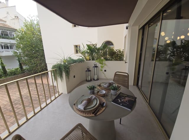 2 soverom Leilighet til salgs i Nueva Andalucía Centro, Marbella med svømmebasseng garasje - € 795 000 (Ref: 9543953)