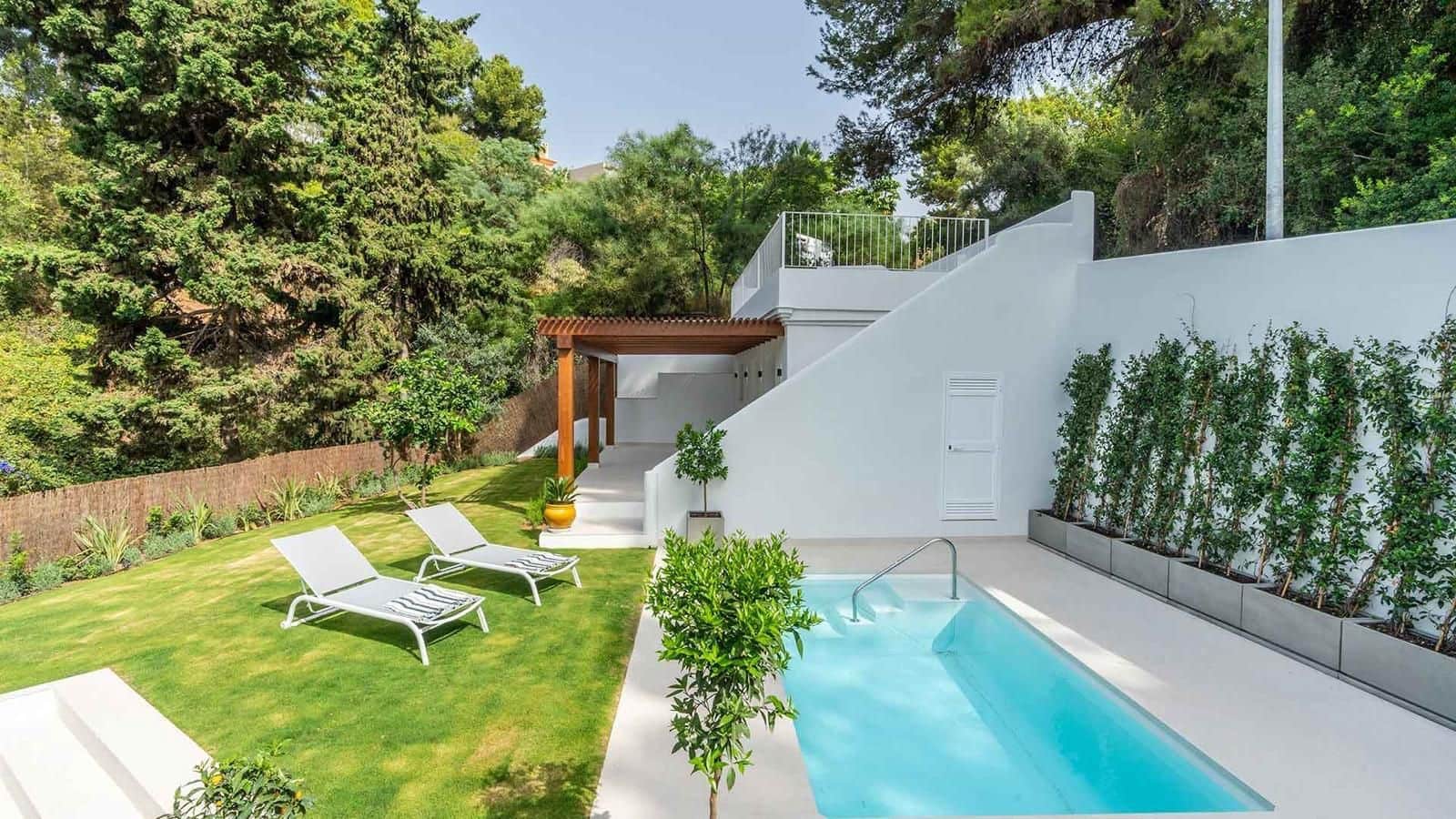 3 bedroom Villa for sale in Marbella with pool garage - € 1,600,000 (Ref: 9543956)