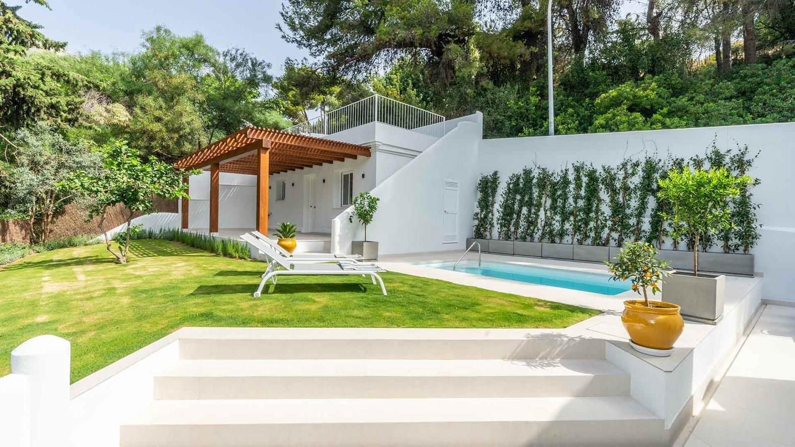 3 bedroom Villa for sale in Marbella with pool garage - € 1,600,000 (Ref: 9543956)