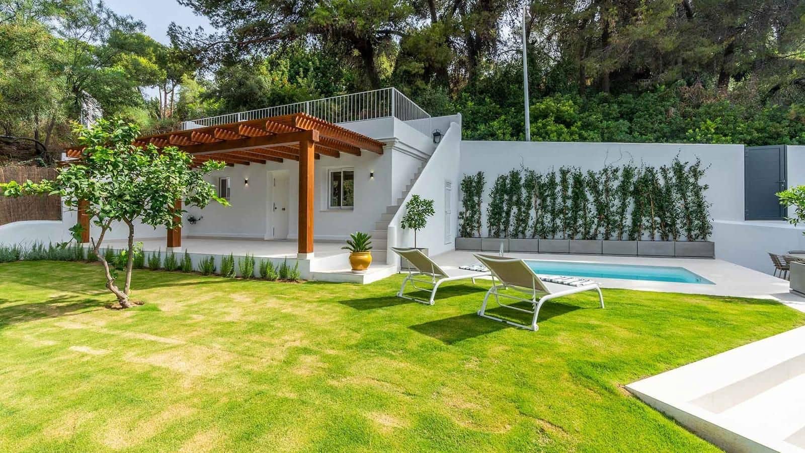 3 bedroom Villa for sale in Marbella with pool garage - € 1,600,000 (Ref: 9543956)