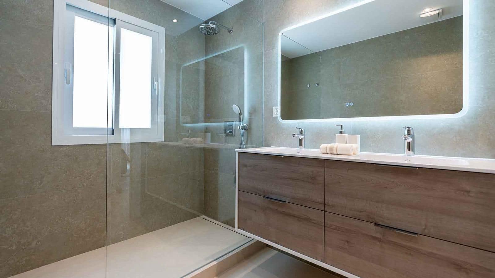 3 bedroom Villa for sale in Marbella with pool garage - € 1,600,000 (Ref: 9543956)