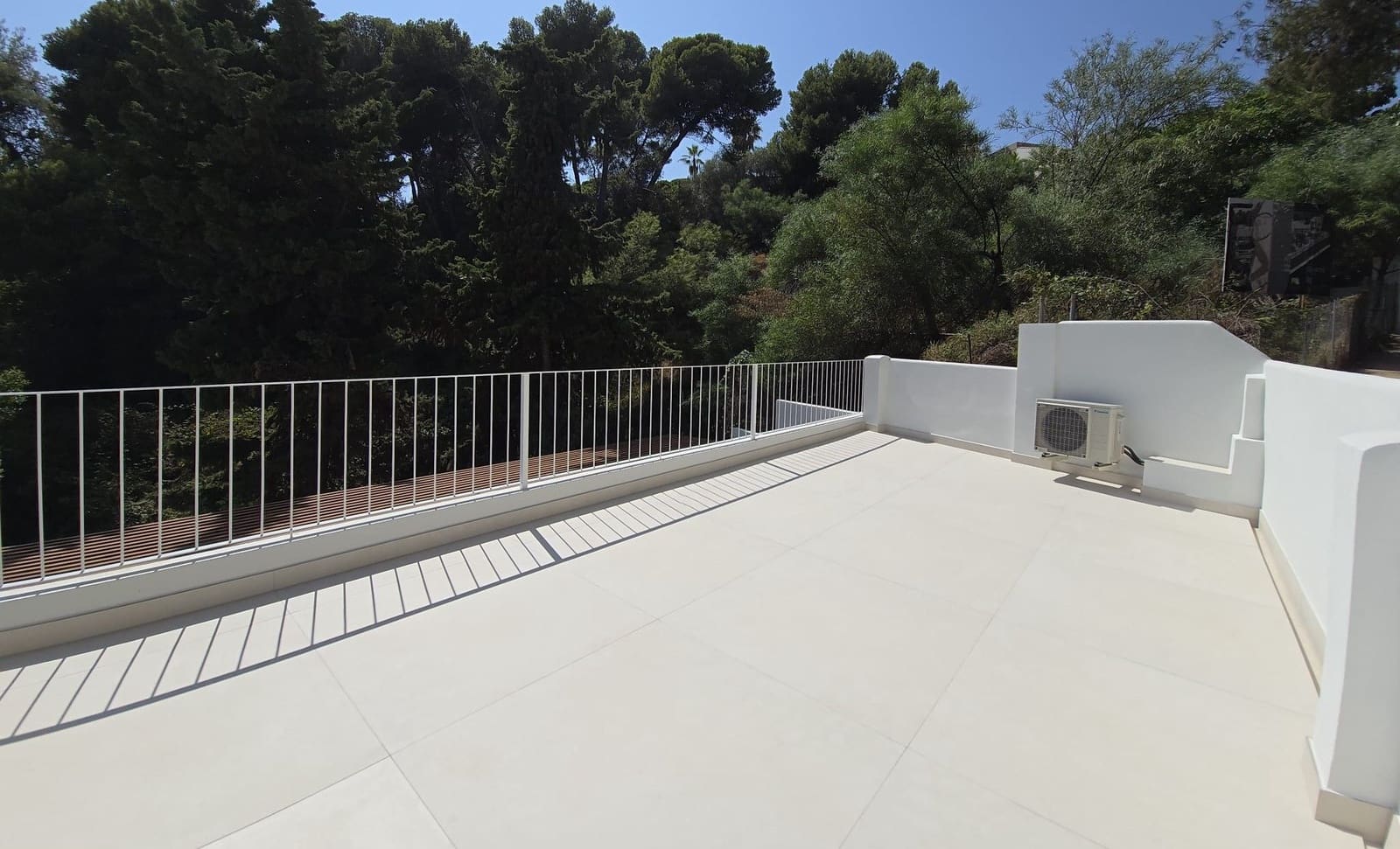 3 bedroom Villa for sale in Marbella with pool garage - € 1,600,000 (Ref: 9543956)