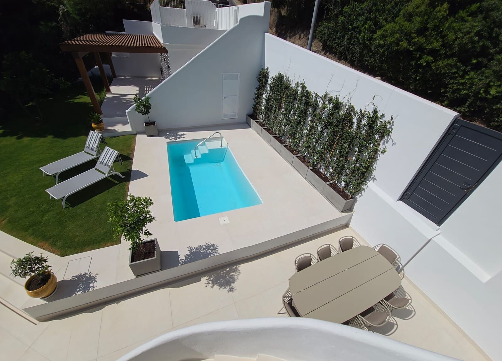 3 bedroom Villa for sale in Marbella with pool garage - € 1,600,000 (Ref: 9543956)