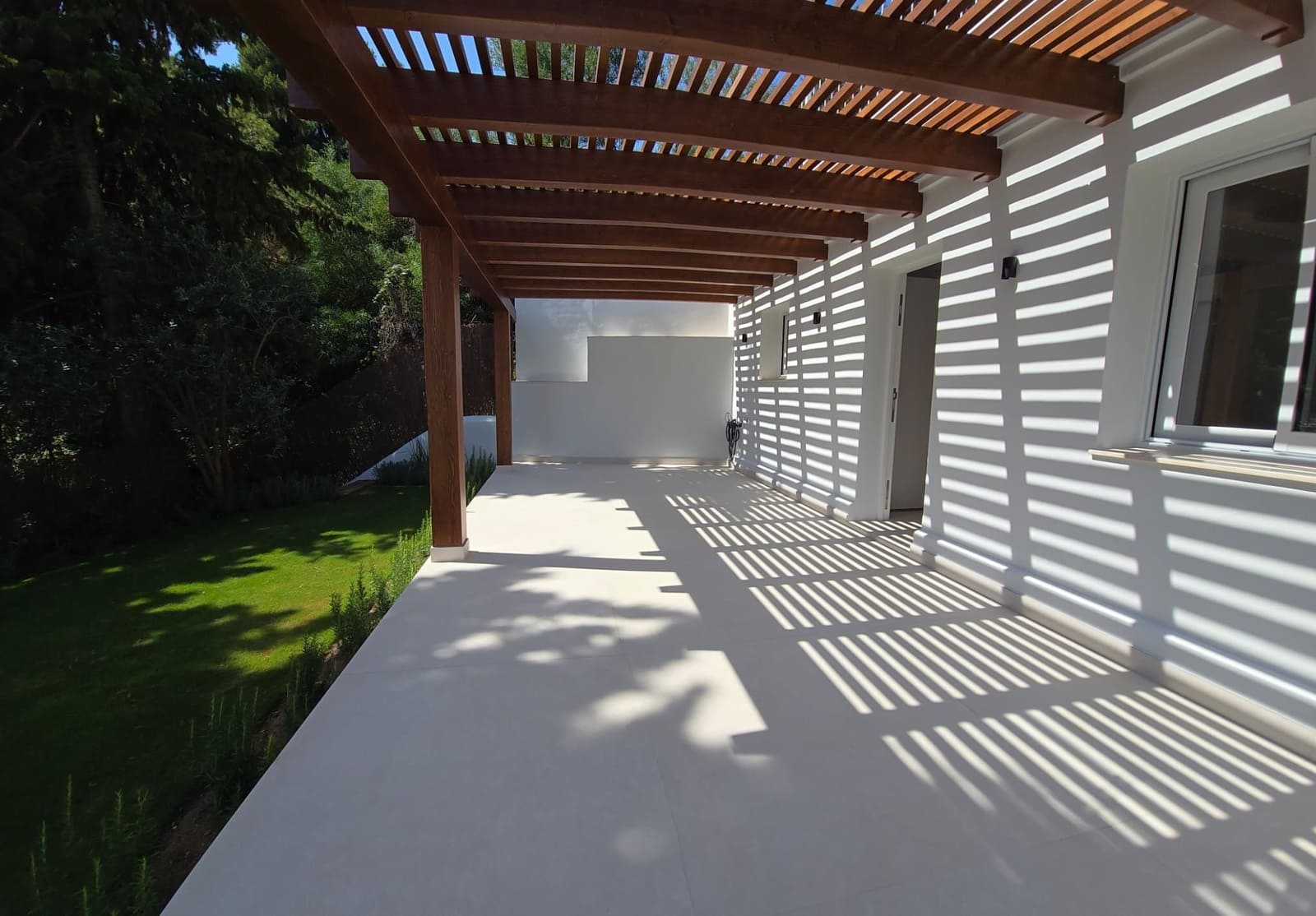 3 bedroom Villa for sale in Marbella with pool garage - € 1,600,000 (Ref: 9543956)