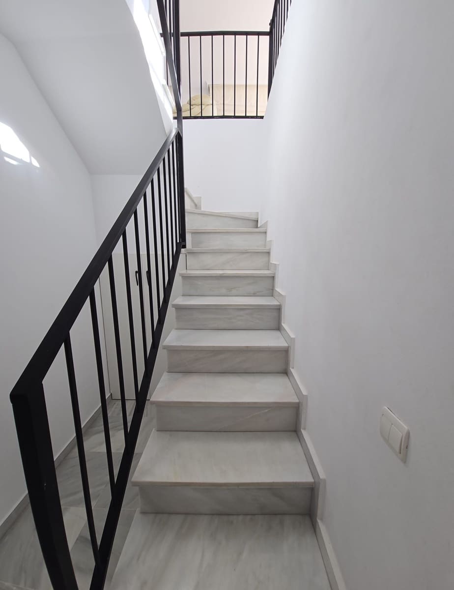 3 makuuhuone Kattohuoneisto vuokrattavana paikassa Marbella mukana uima-altaan 
autotalli - 2 000 € (Ref: 9543958)