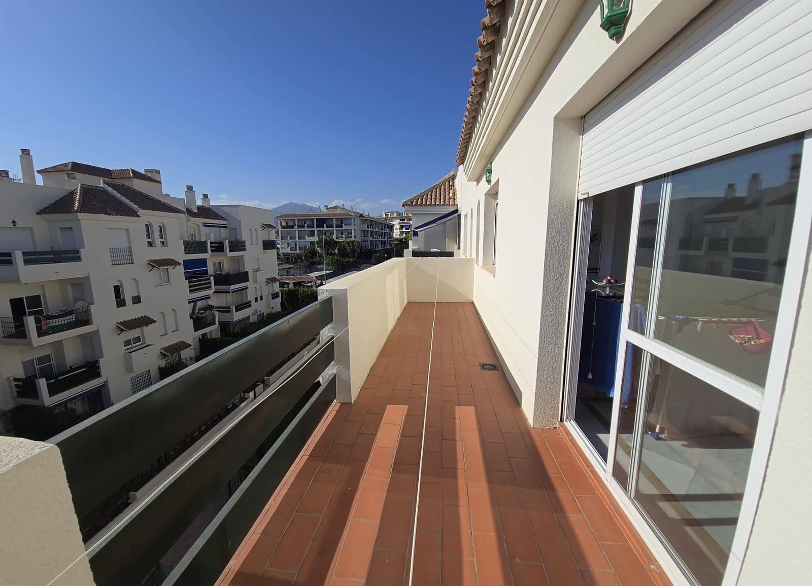 3 makuuhuone Kattohuoneisto vuokrattavana paikassa Marbella mukana uima-altaan 
autotalli - 2 000 € (Ref: 9543958)