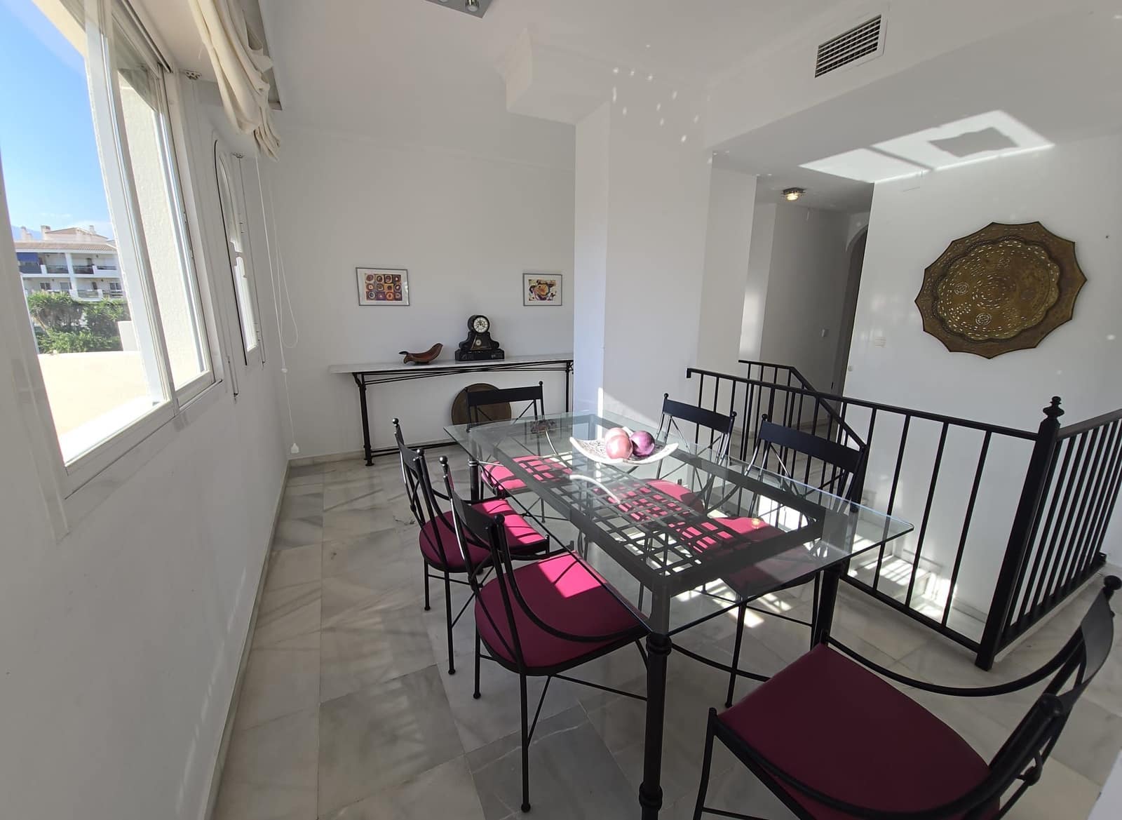 3 makuuhuone Kattohuoneisto vuokrattavana paikassa Marbella mukana uima-altaan 
autotalli - 2 000 € (Ref: 9543958)