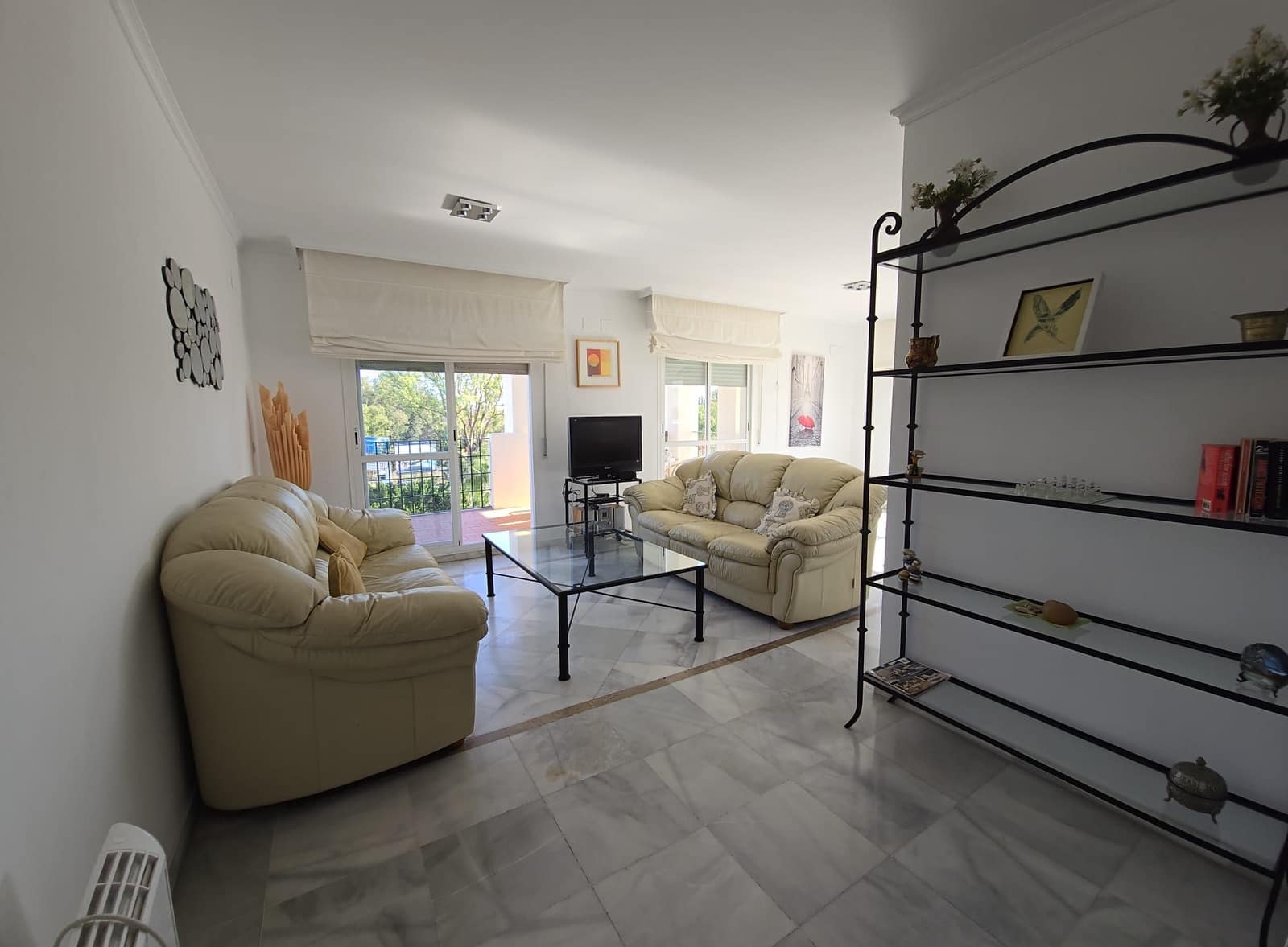 3 makuuhuone Kattohuoneisto vuokrattavana paikassa Marbella mukana uima-altaan 
autotalli - 2 000 € (Ref: 9543958)