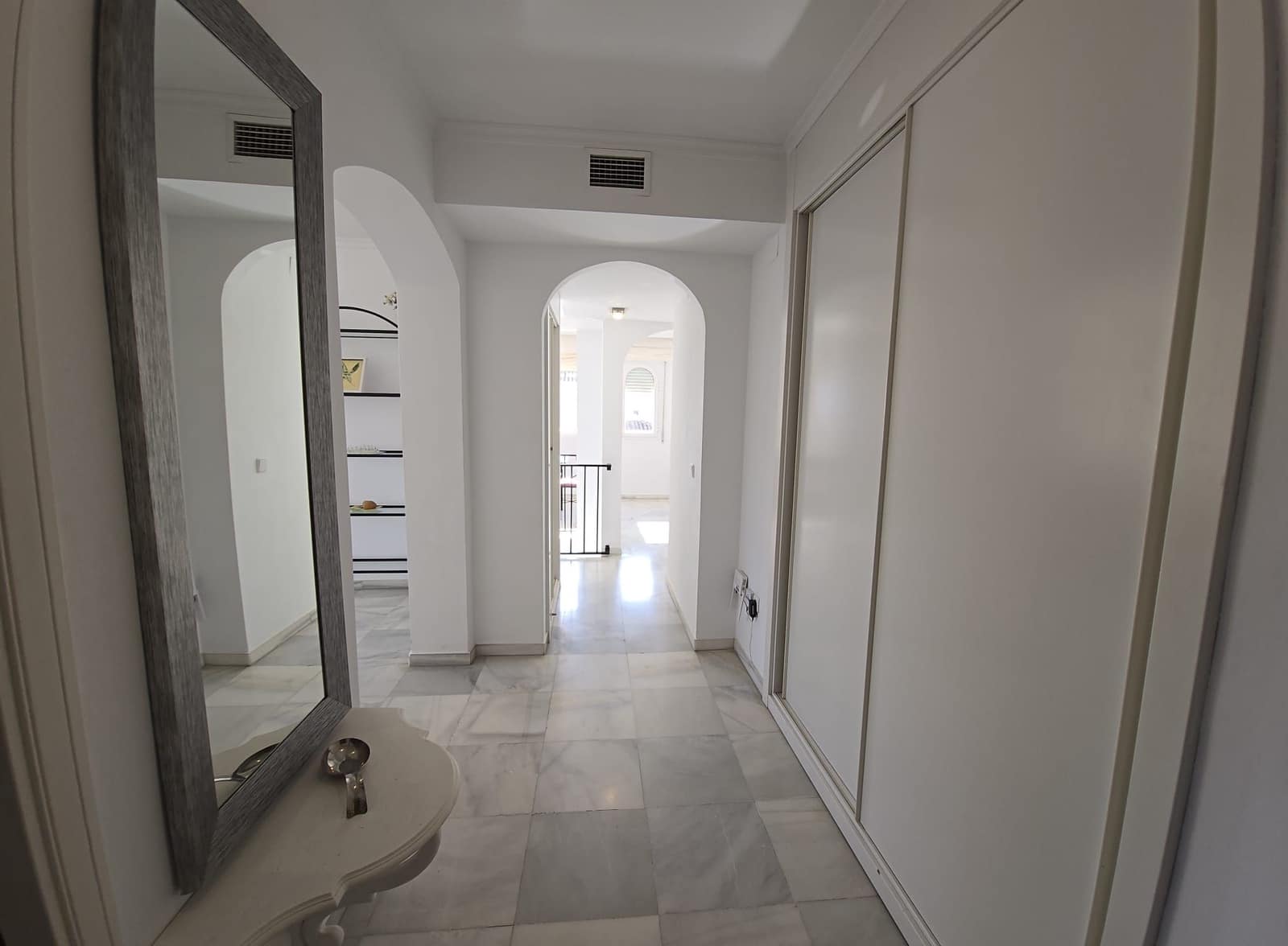 3 makuuhuone Kattohuoneisto vuokrattavana paikassa Marbella mukana uima-altaan 
autotalli - 2 000 € (Ref: 9543958)