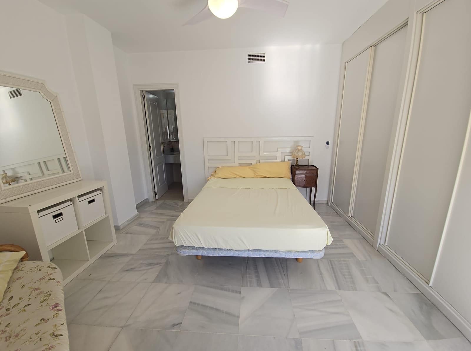 3 makuuhuone Kattohuoneisto vuokrattavana paikassa Marbella mukana uima-altaan 
autotalli - 2 000 € (Ref: 9543958)