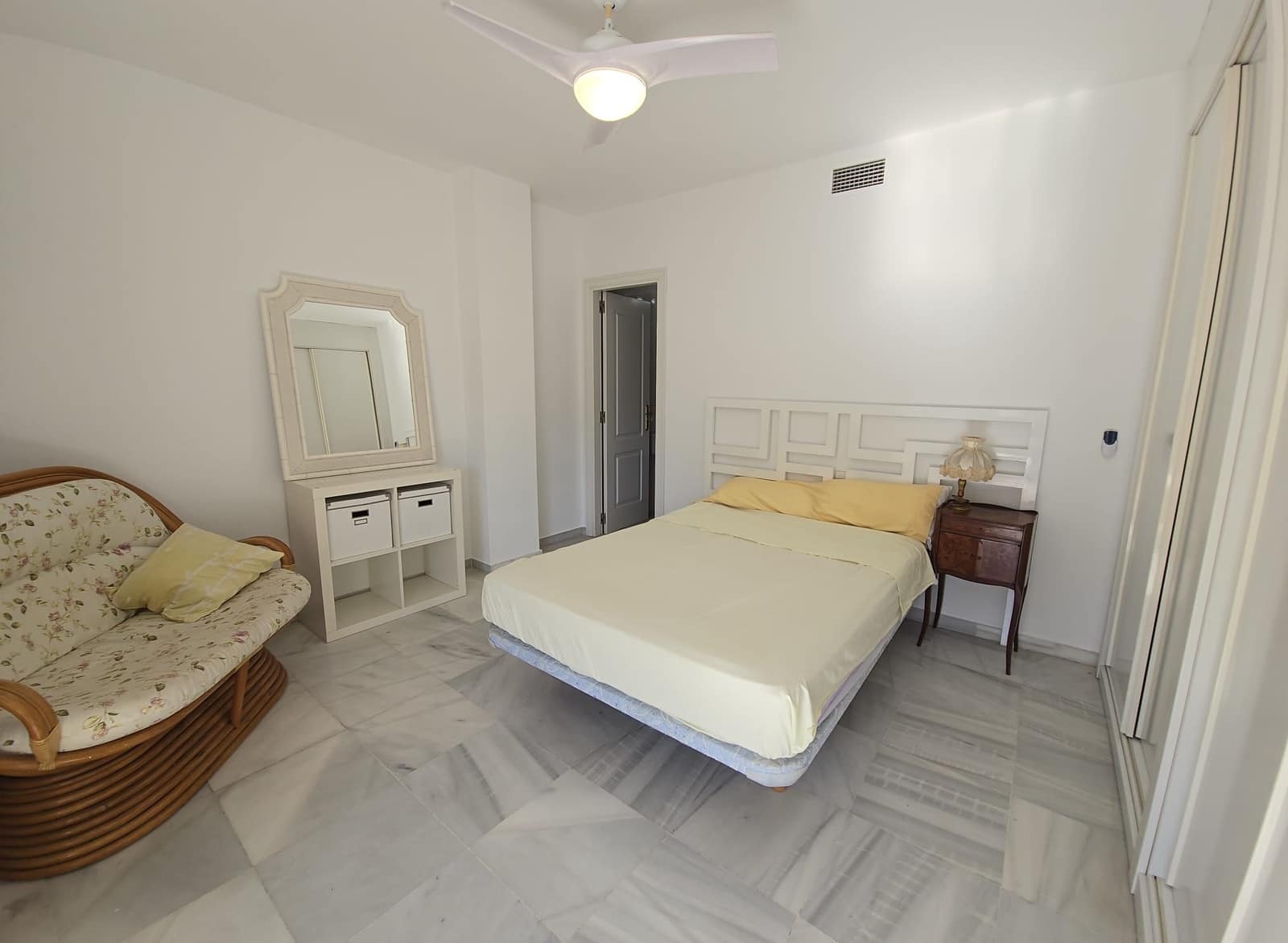 3 makuuhuone Kattohuoneisto vuokrattavana paikassa Marbella mukana uima-altaan 
autotalli - 2 000 € (Ref: 9543958)