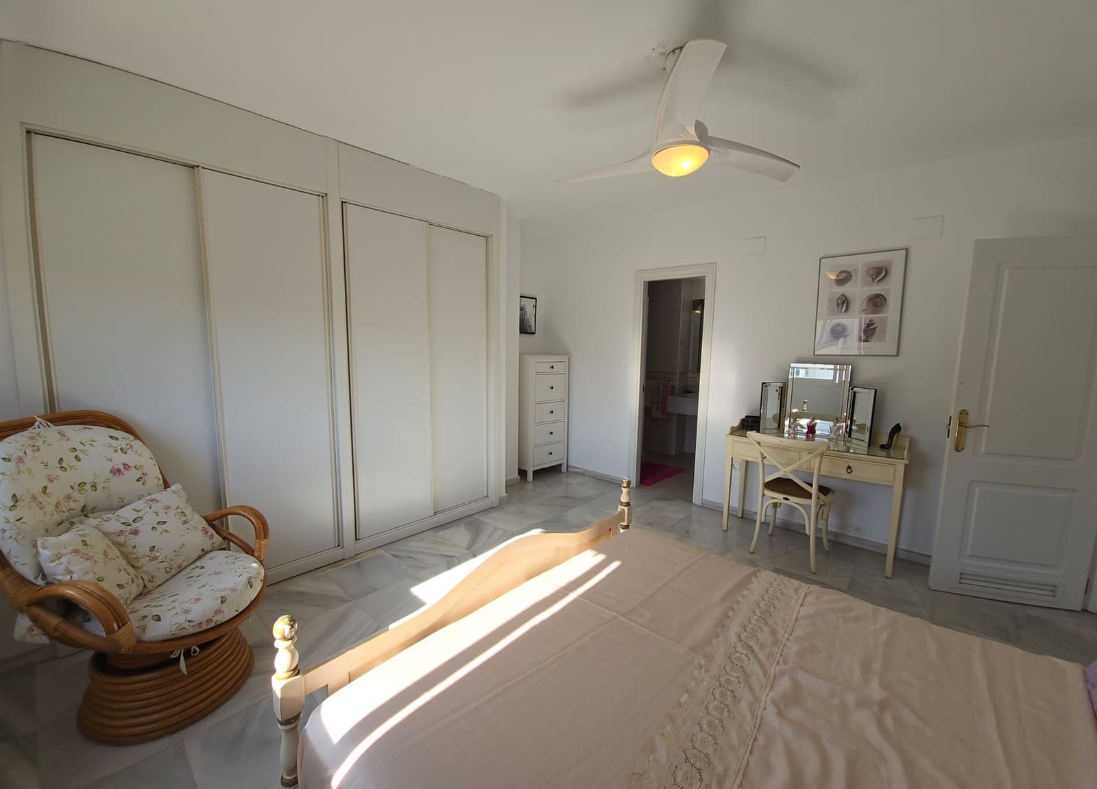 3 makuuhuone Kattohuoneisto vuokrattavana paikassa Marbella mukana uima-altaan 
autotalli - 2 000 € (Ref: 9543958)