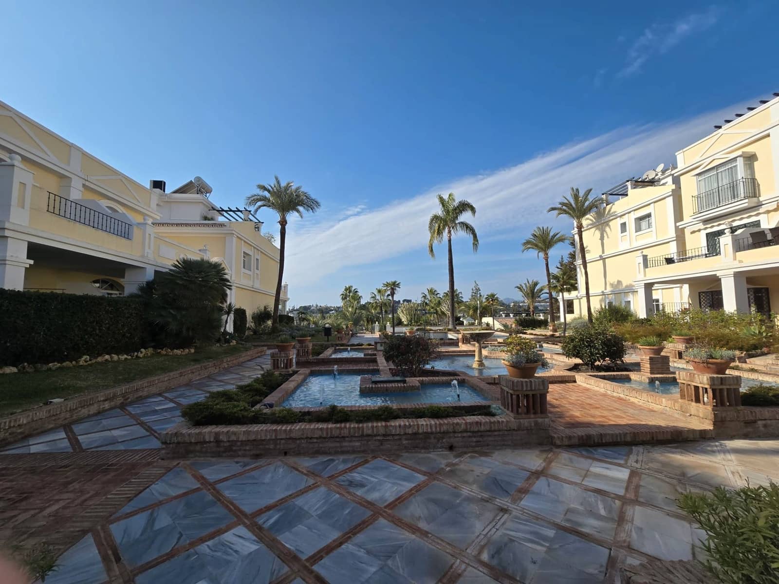 Casa de 2 habitaciones en Marbella en alquiler - 2.500 € (Ref: 9543960)