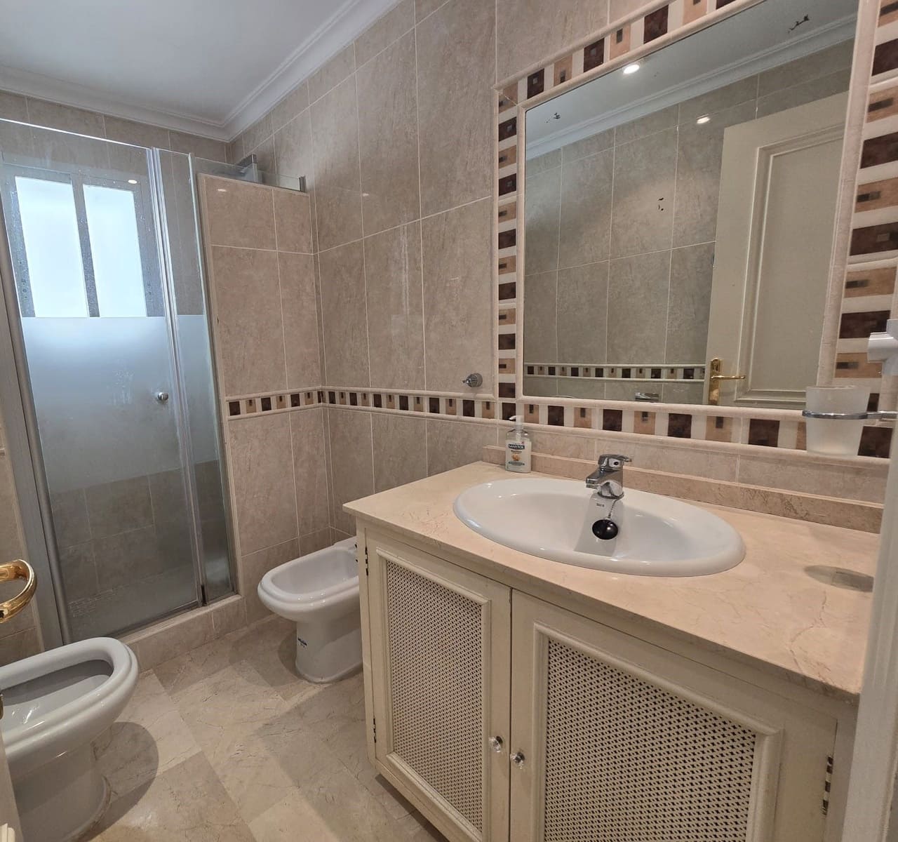 Casa de 2 habitaciones en Marbella en alquiler - 2.500 € (Ref: 9543960)