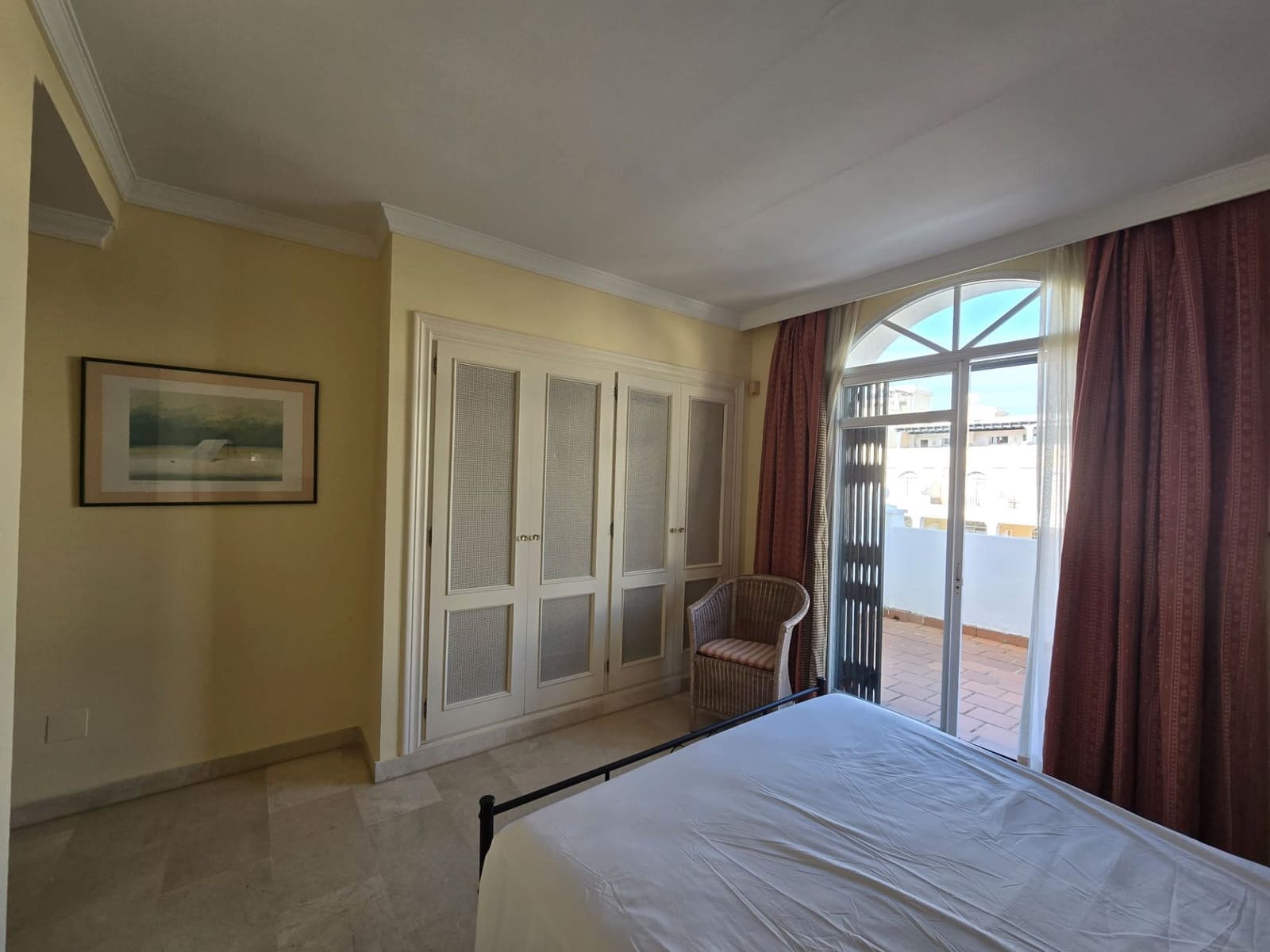 Casa de 2 habitaciones en Marbella en alquiler - 2.500 € (Ref: 9543960)