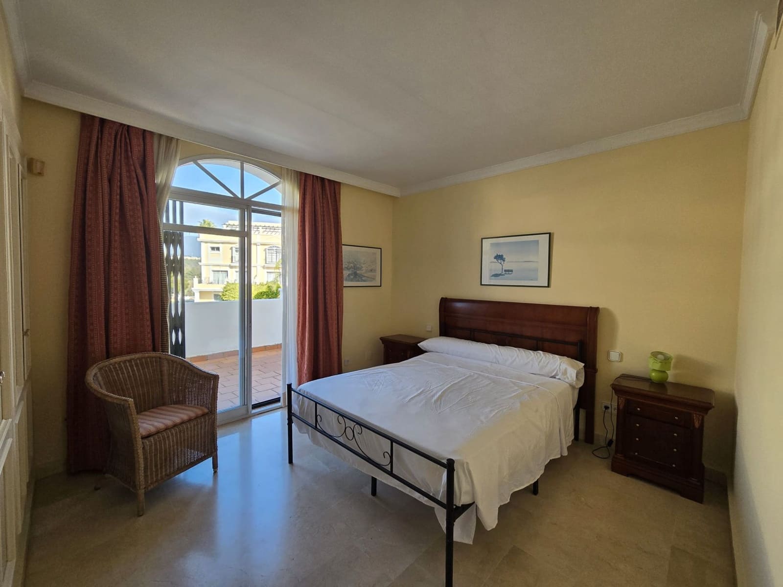 Casa de 2 habitaciones en Marbella en alquiler - 2.500 € (Ref: 9543960)