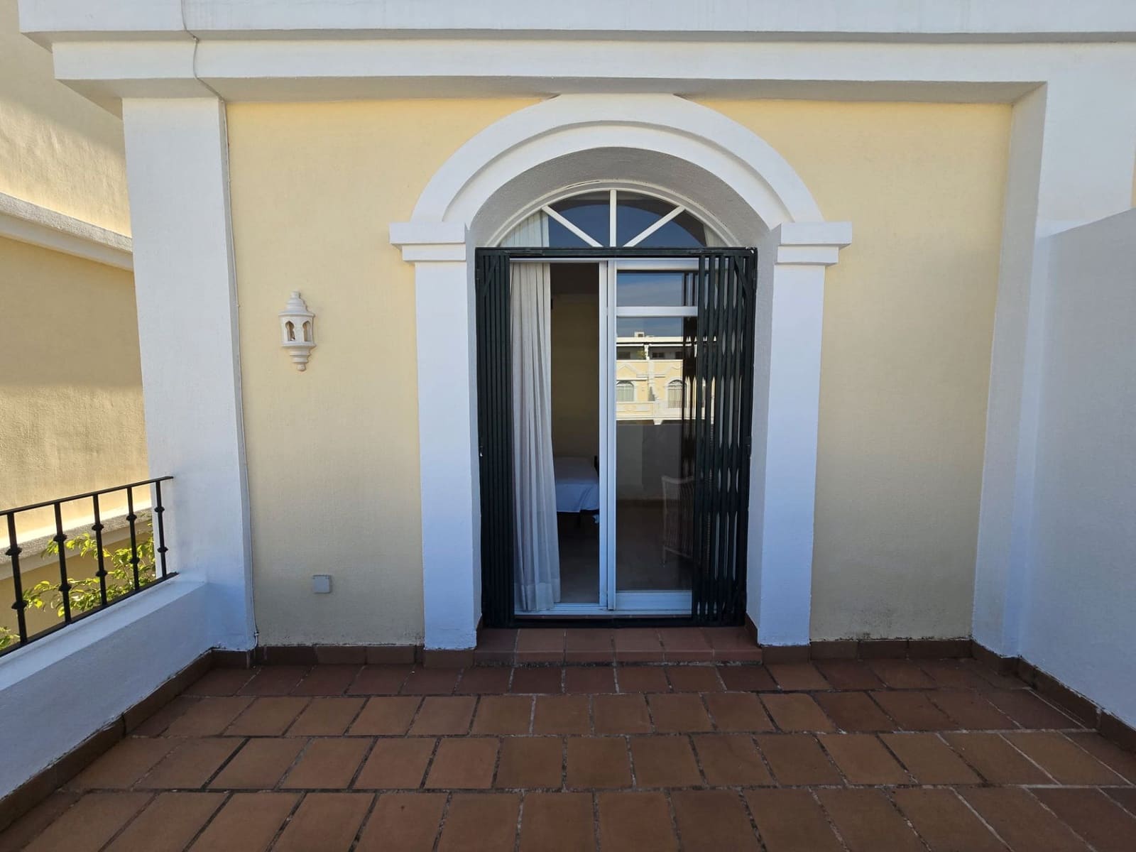 Casa de 2 habitaciones en Marbella en alquiler - 2.500 € (Ref: 9543960)