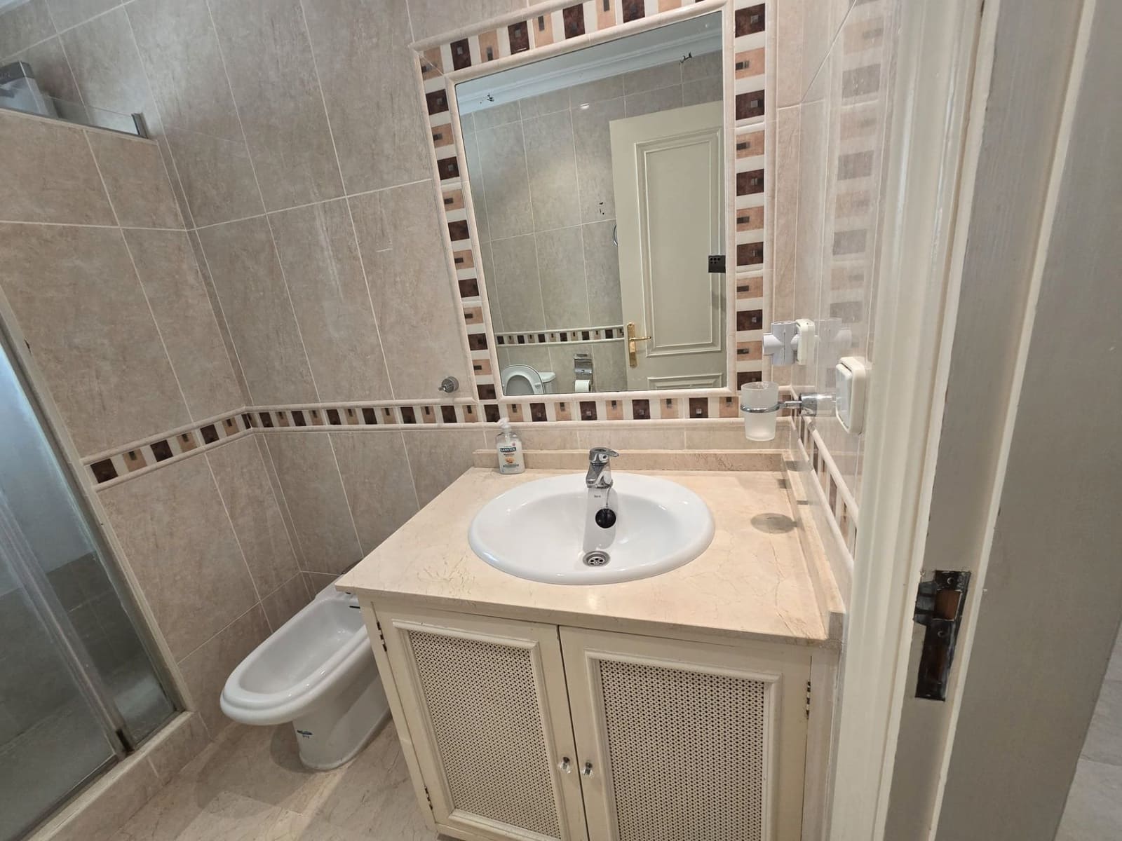 Casa de 2 habitaciones en Marbella en alquiler - 2.500 € (Ref: 9543960)