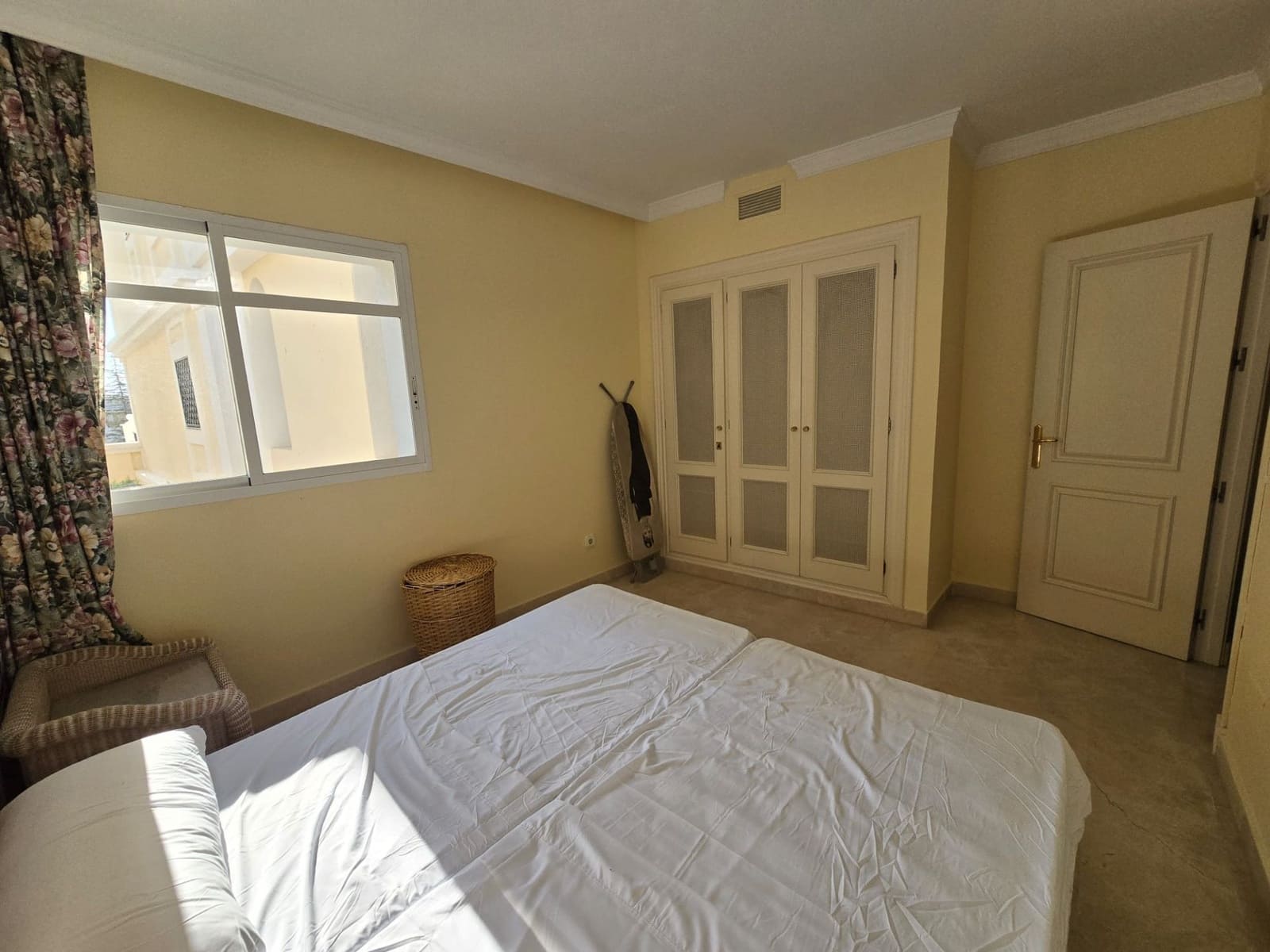 Casa de 2 habitaciones en Marbella en alquiler - 2.500 € (Ref: 9543960)