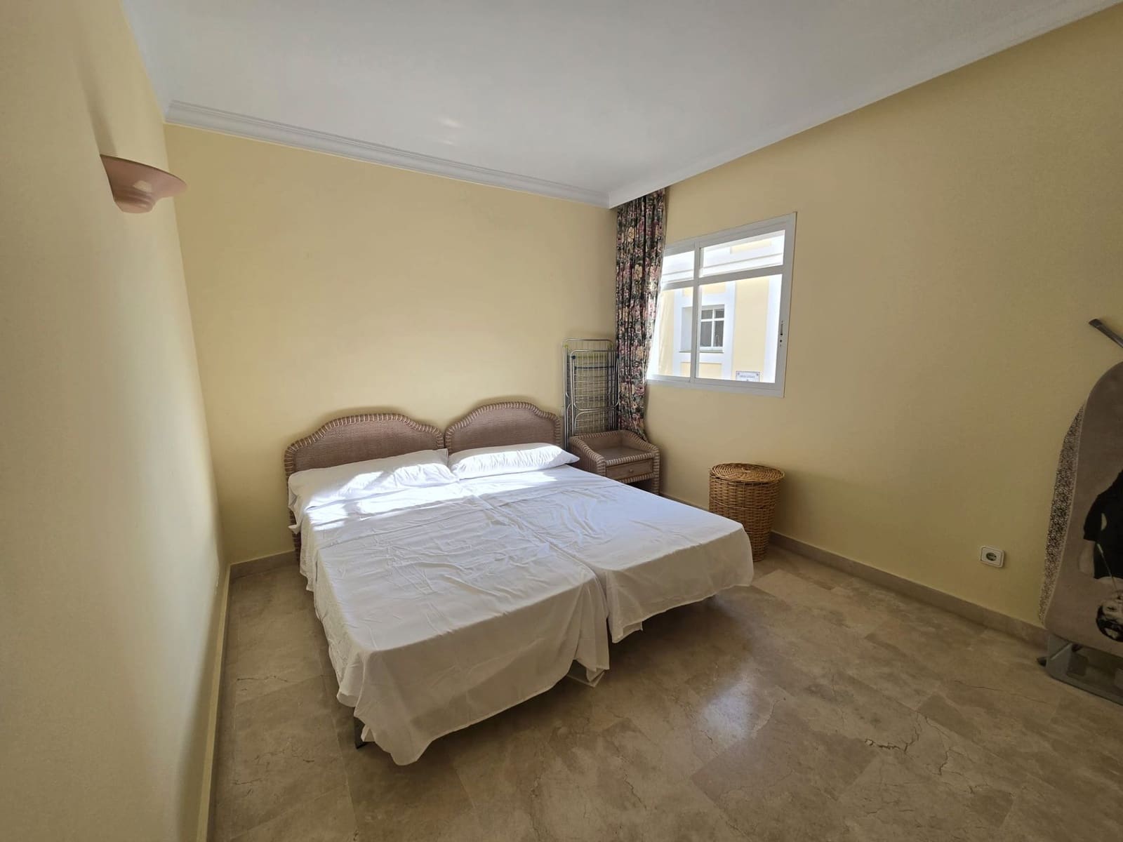 Casa de 2 habitaciones en Marbella en alquiler - 2.500 € (Ref: 9543960)