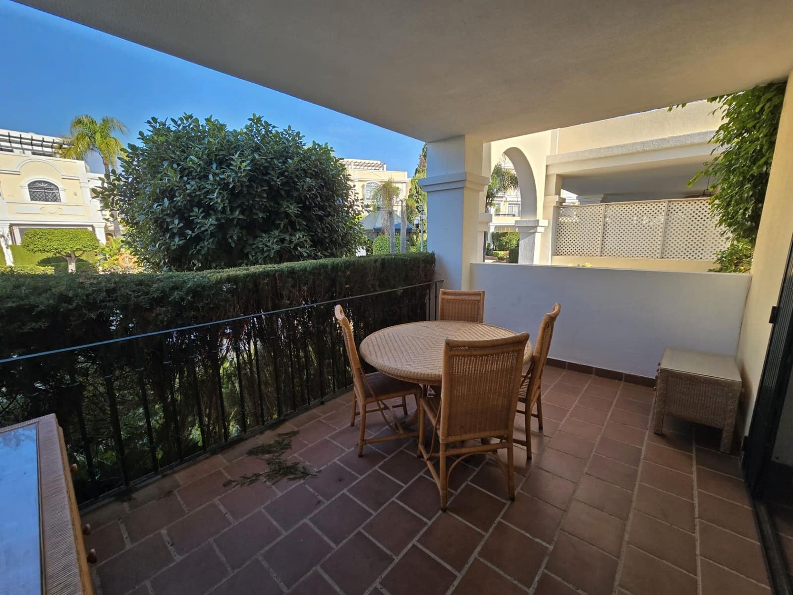 Casa de 2 habitaciones en Marbella en alquiler - 2.500 € (Ref: 9543960)