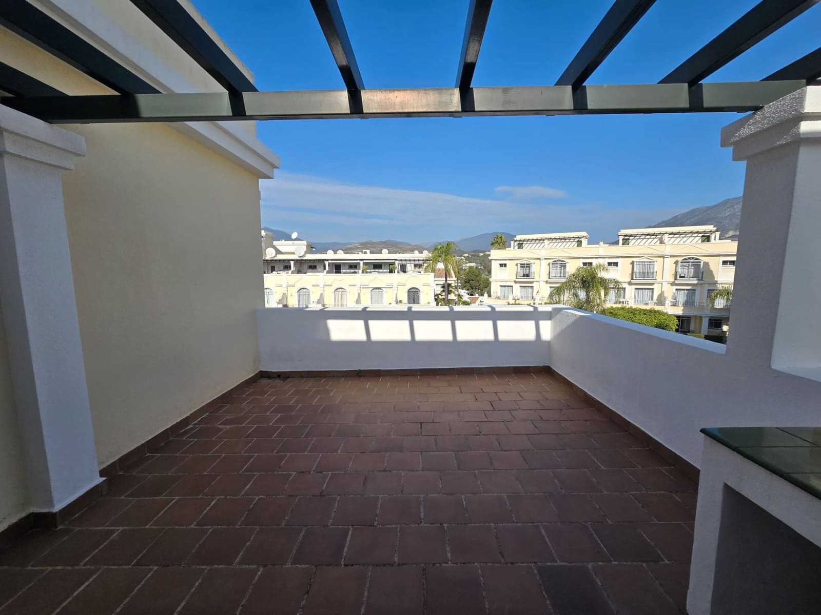 Casa de 2 habitaciones en Marbella en alquiler - 2.500 € (Ref: 9543960)