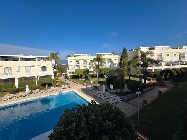 Casa de 2 habitaciones en Las Brisas, Marbella en alquiler - 2.500 € (Ref: 9543960)