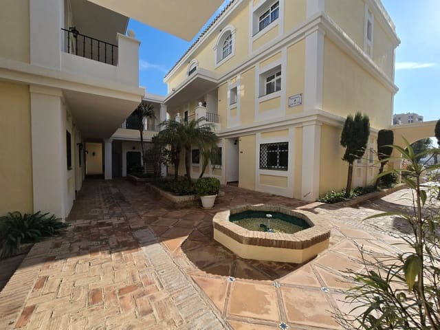 Casa de 2 habitaciones en Las Brisas, Marbella en alquiler - 2.500 € (Ref: 9543960)