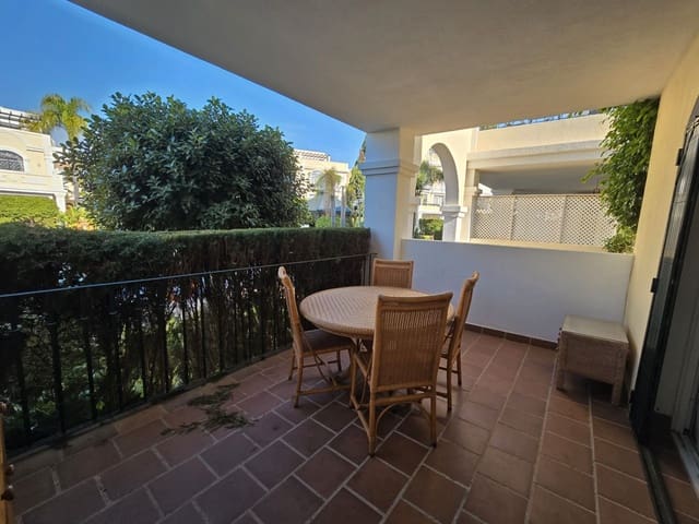 Casa de 2 habitaciones en Las Brisas, Marbella en alquiler - 2.500 € (Ref: 9543960)