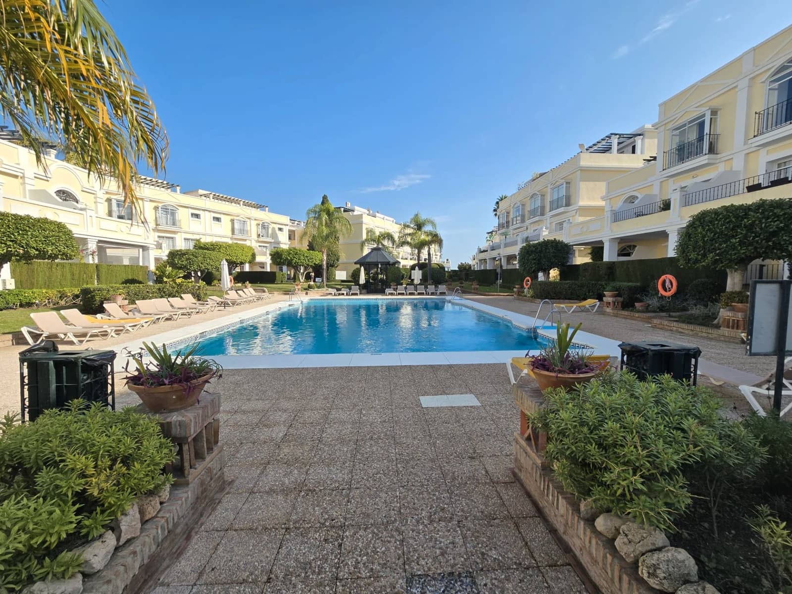 Casa de 2 habitaciones en Marbella en alquiler - 2.500 € (Ref: 9543960)