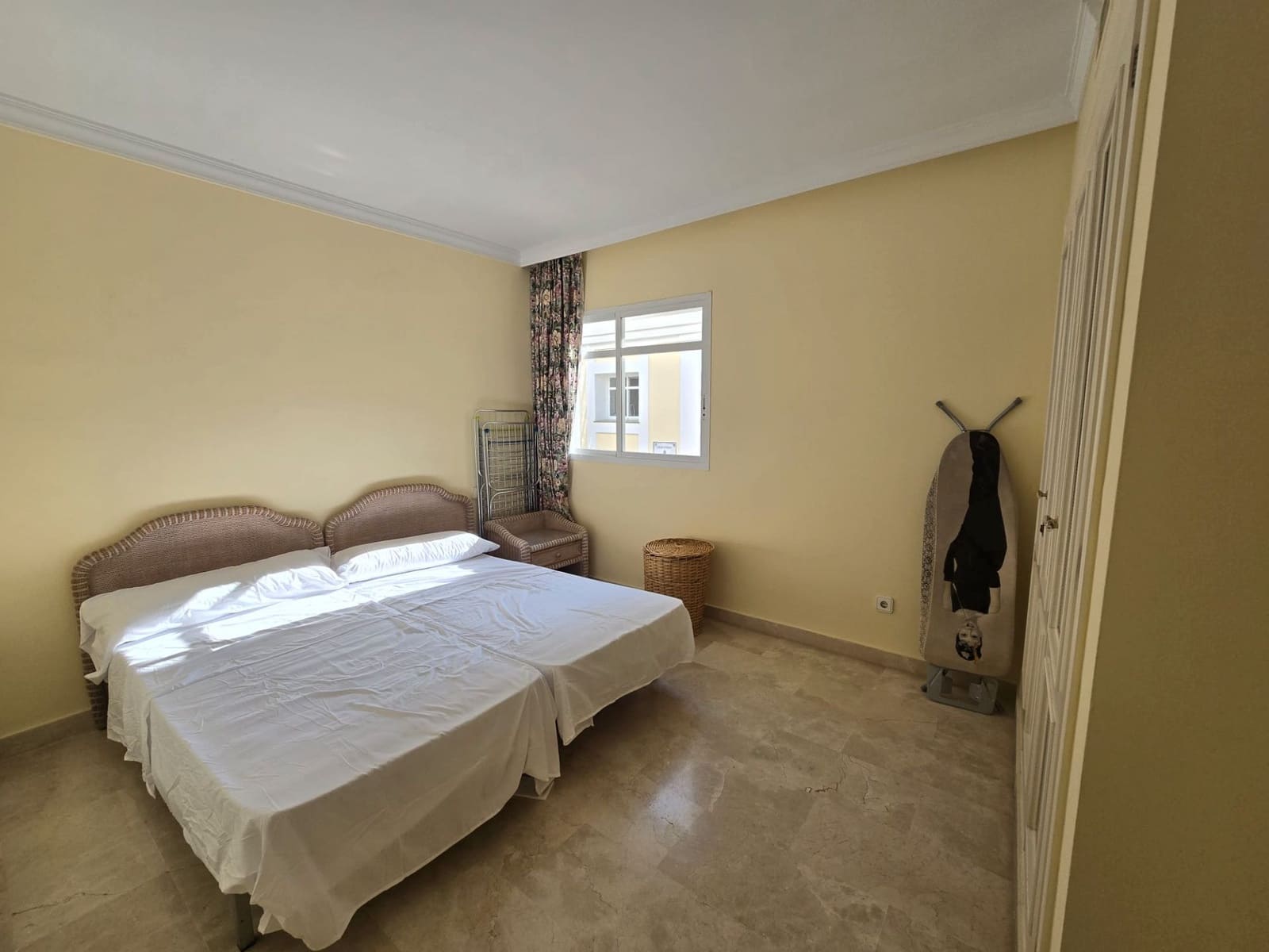 Casa de 2 habitaciones en Marbella en alquiler - 2.500 € (Ref: 9543960)