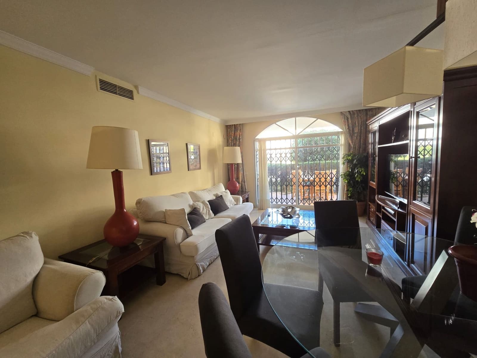 Casa de 2 habitaciones en Marbella en alquiler - 2.500 € (Ref: 9543960)