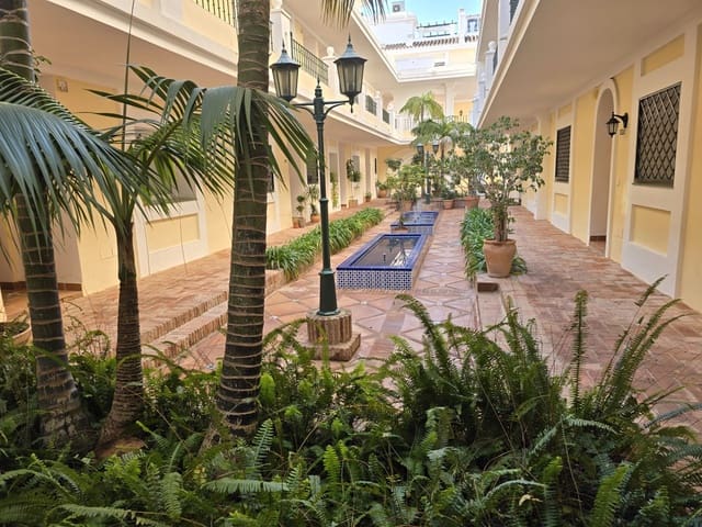 Casa de 2 habitaciones en Las Brisas, Marbella en alquiler - 2.500 € (Ref: 9543960)