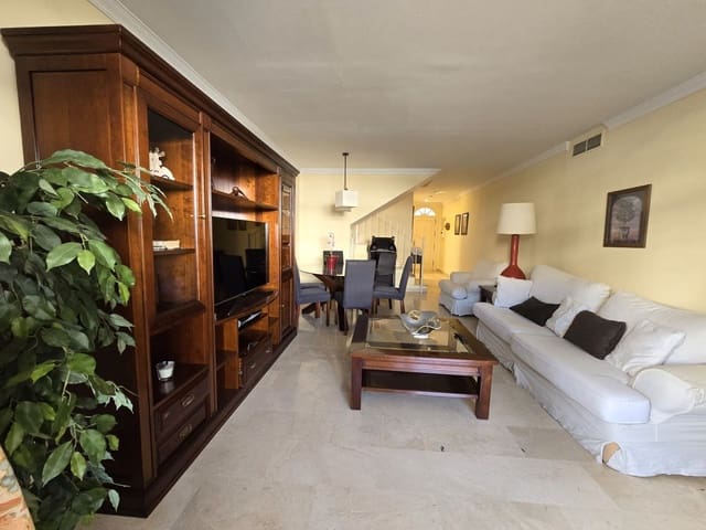 Casa de 2 habitaciones en Las Brisas, Marbella en alquiler - 2.500 € (Ref: 9543960)