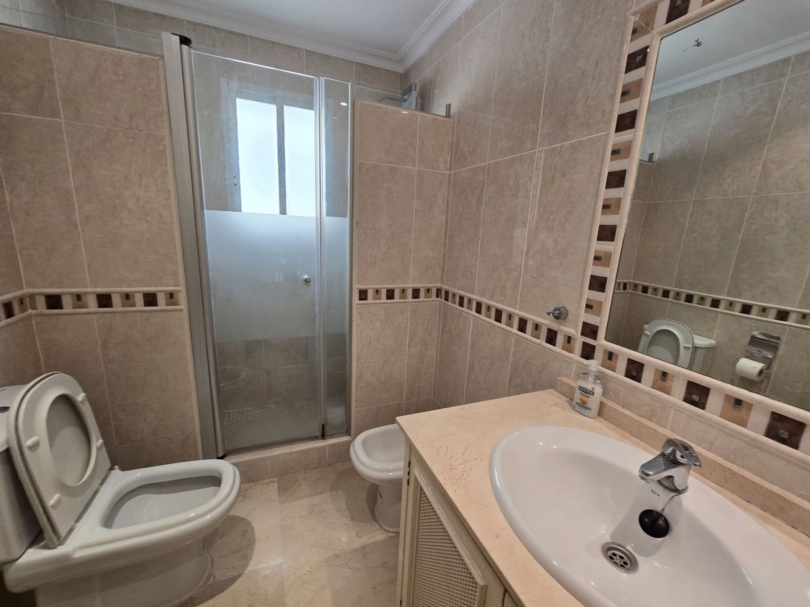 Casa de 2 habitaciones en Marbella en alquiler - 2.500 € (Ref: 9543960)