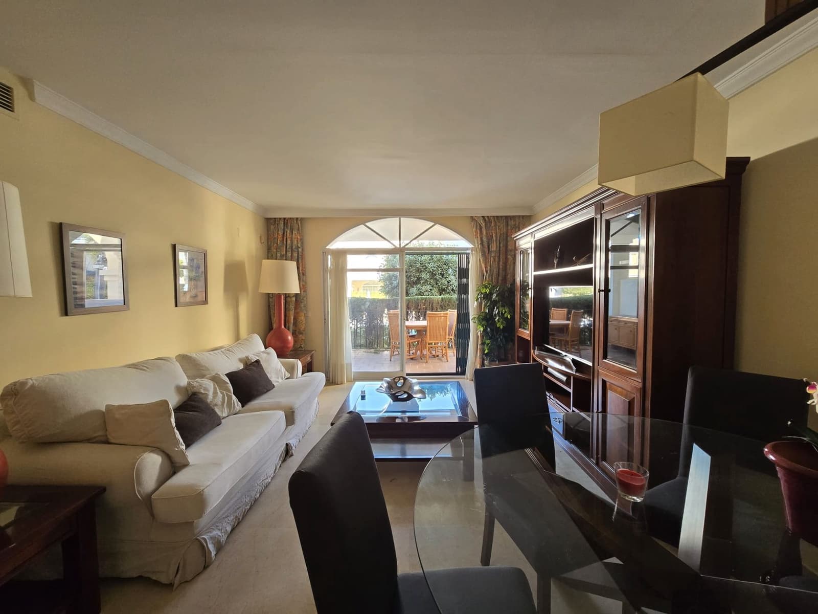 Casa de 2 habitaciones en Marbella en alquiler - 2.500 € (Ref: 9543960)