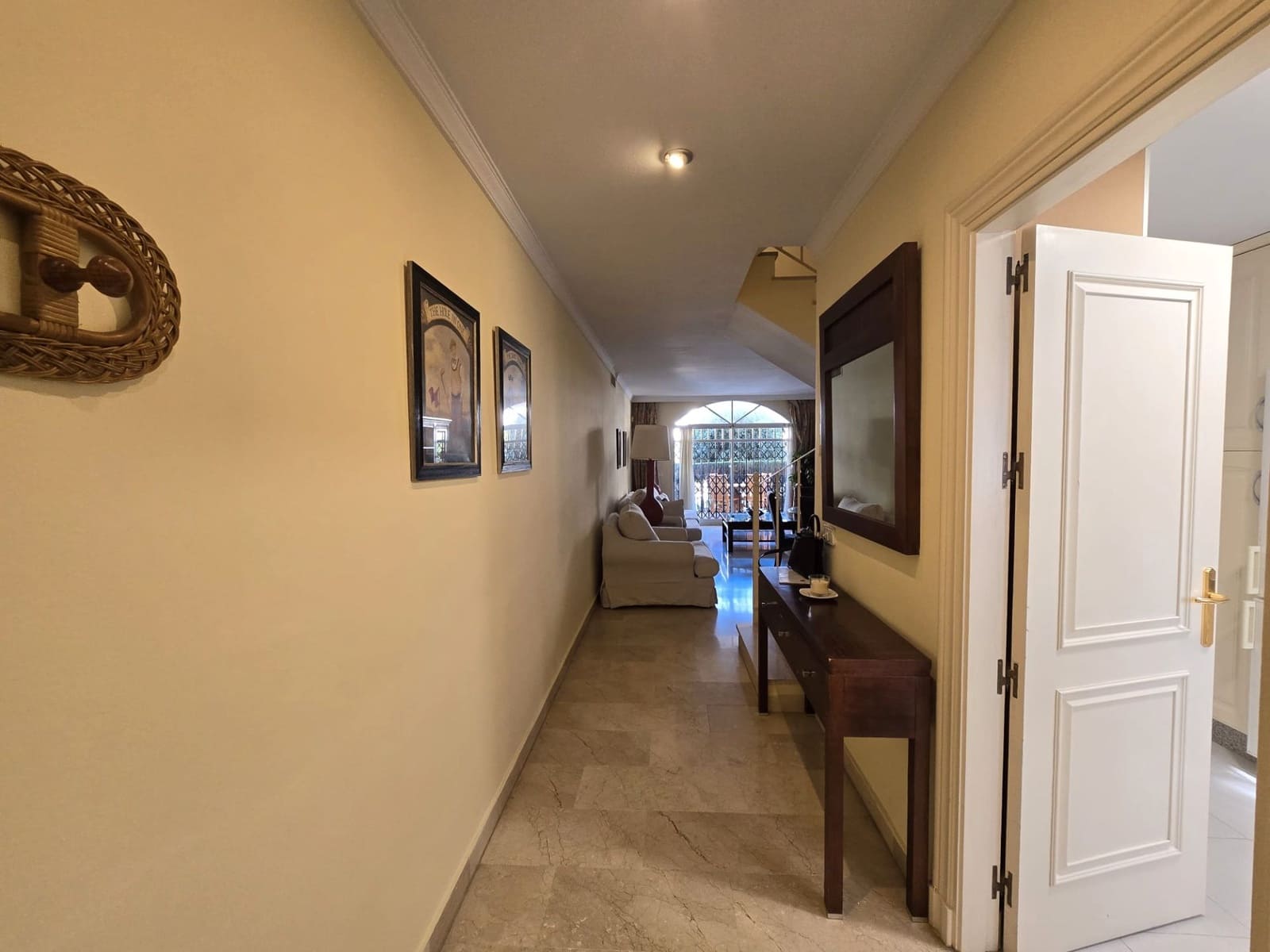 Casa de 2 habitaciones en Marbella en alquiler - 2.500 € (Ref: 9543960)