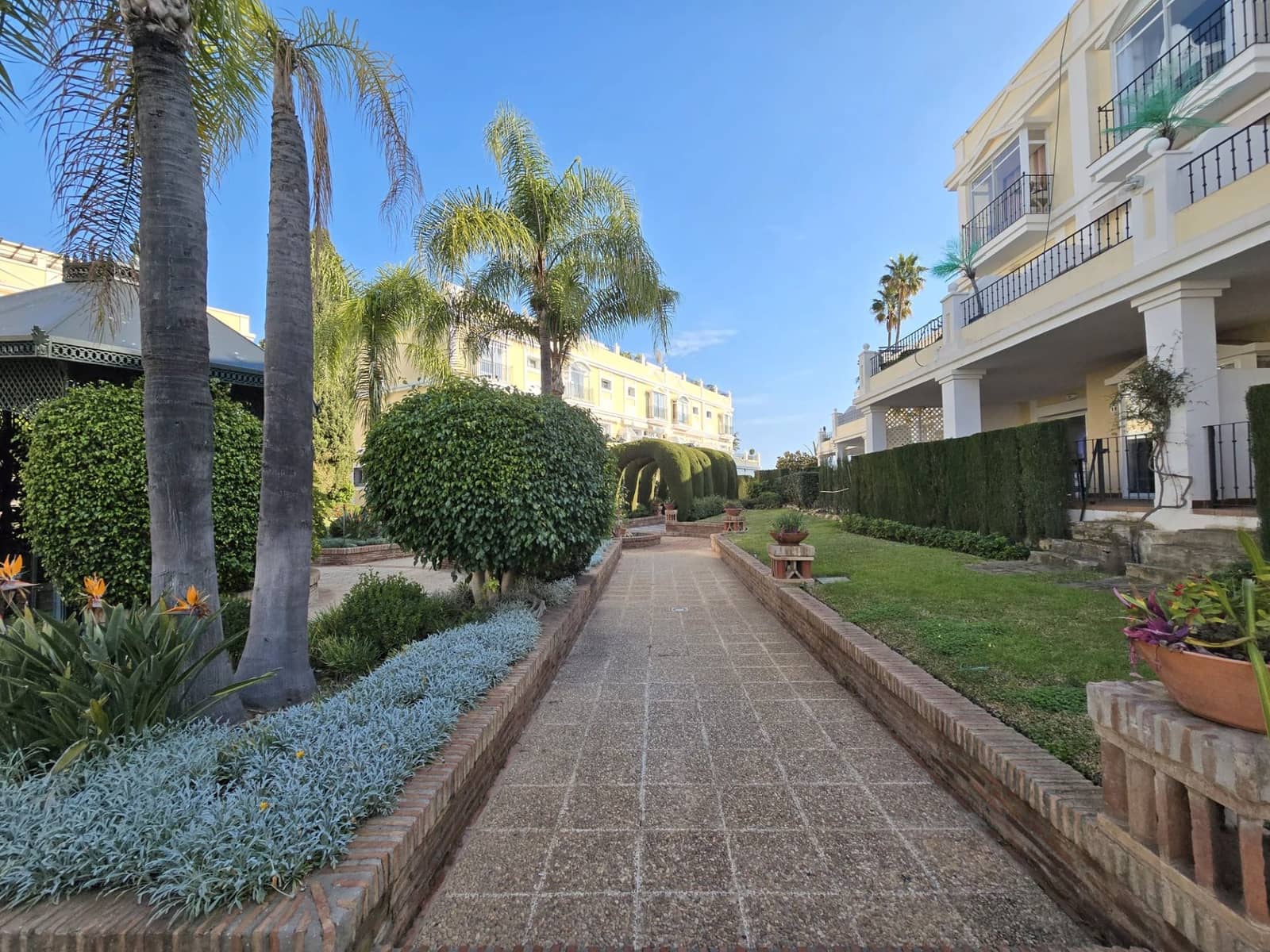 Casa de 2 habitaciones en Marbella en alquiler - 2.500 € (Ref: 9543960)