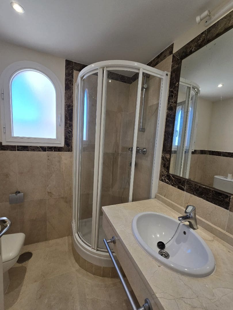 3 sovrum Lägenhet att hyra i Marbella med pool garage - 2 300 € (Ref: 9543961)