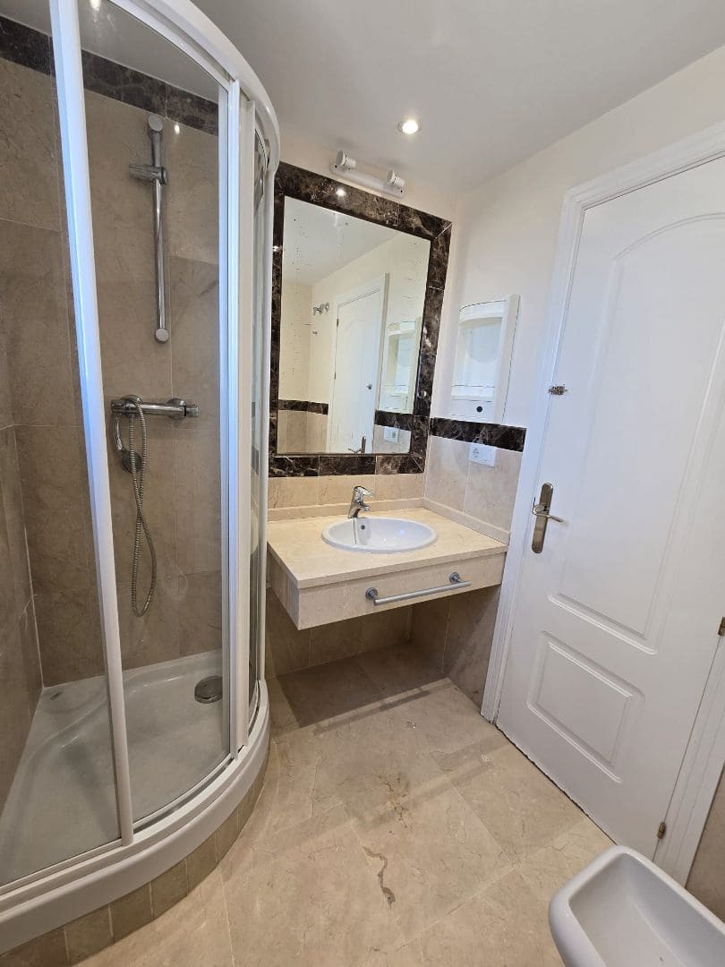 3 sovrum Lägenhet att hyra i Marbella med pool garage - 2 300 € (Ref: 9543961)