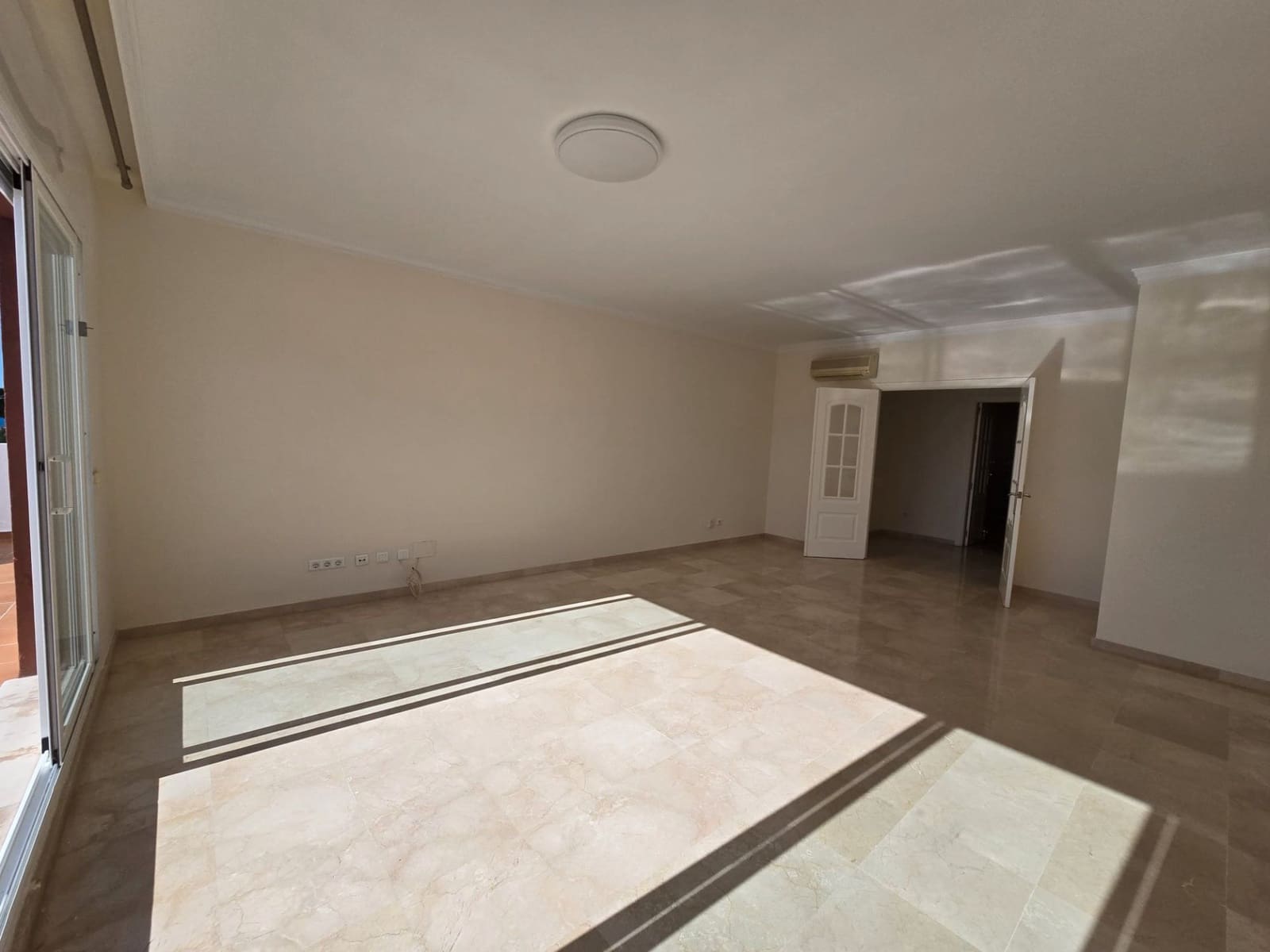 3 sovrum Lägenhet att hyra i Marbella med pool garage - 2 300 € (Ref: 9543961)