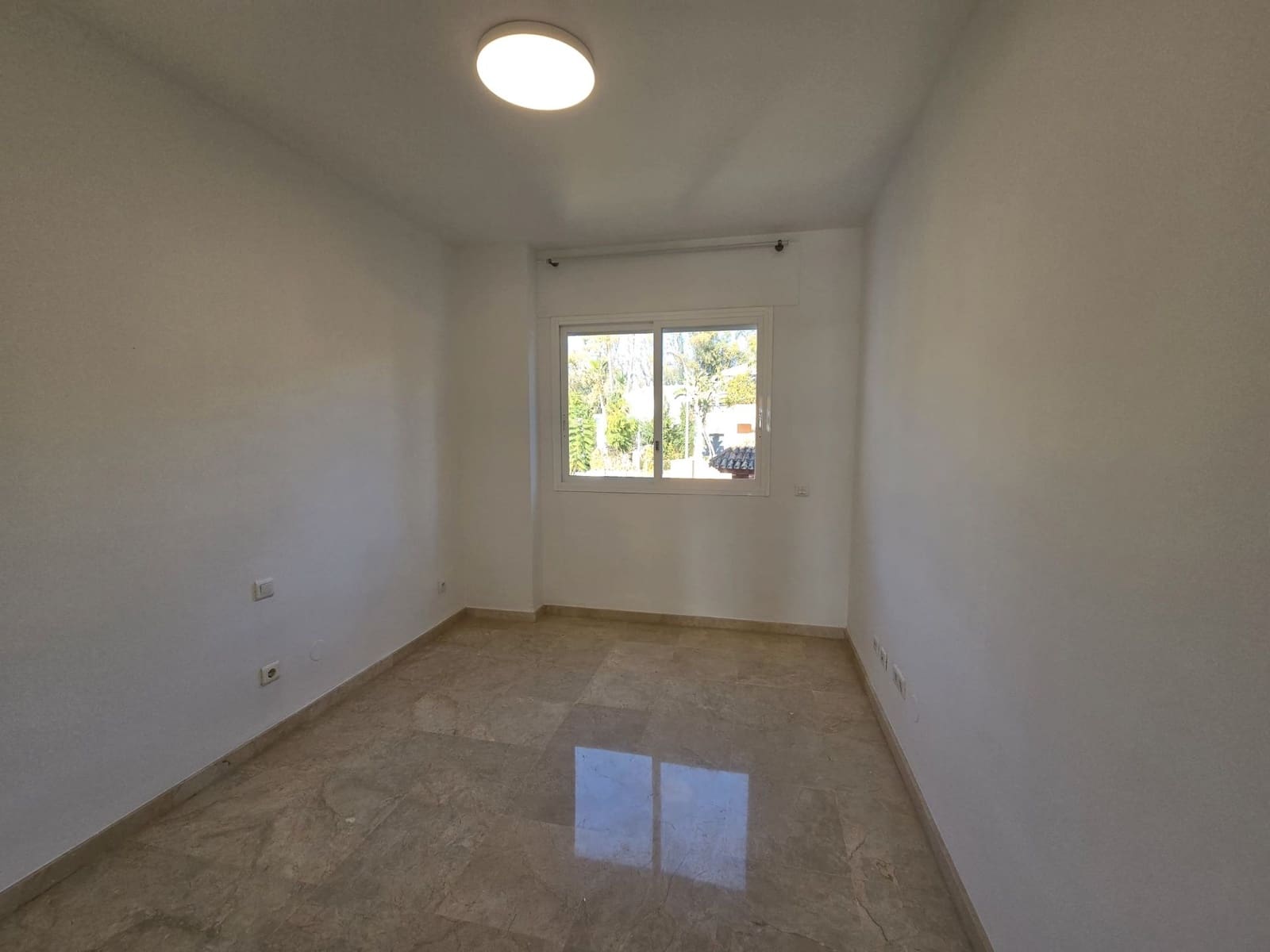 3 sovrum Lägenhet att hyra i Marbella med pool garage - 2 300 € (Ref: 9543961)