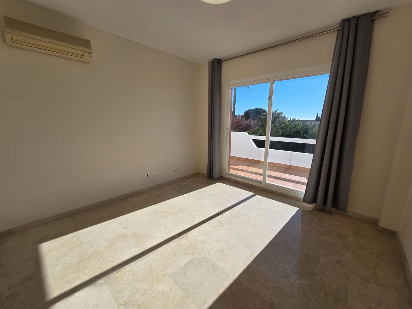 3 sovrum Lägenhet att hyra i Marbella med pool garage - 2 300 € (Ref: 9543961)
