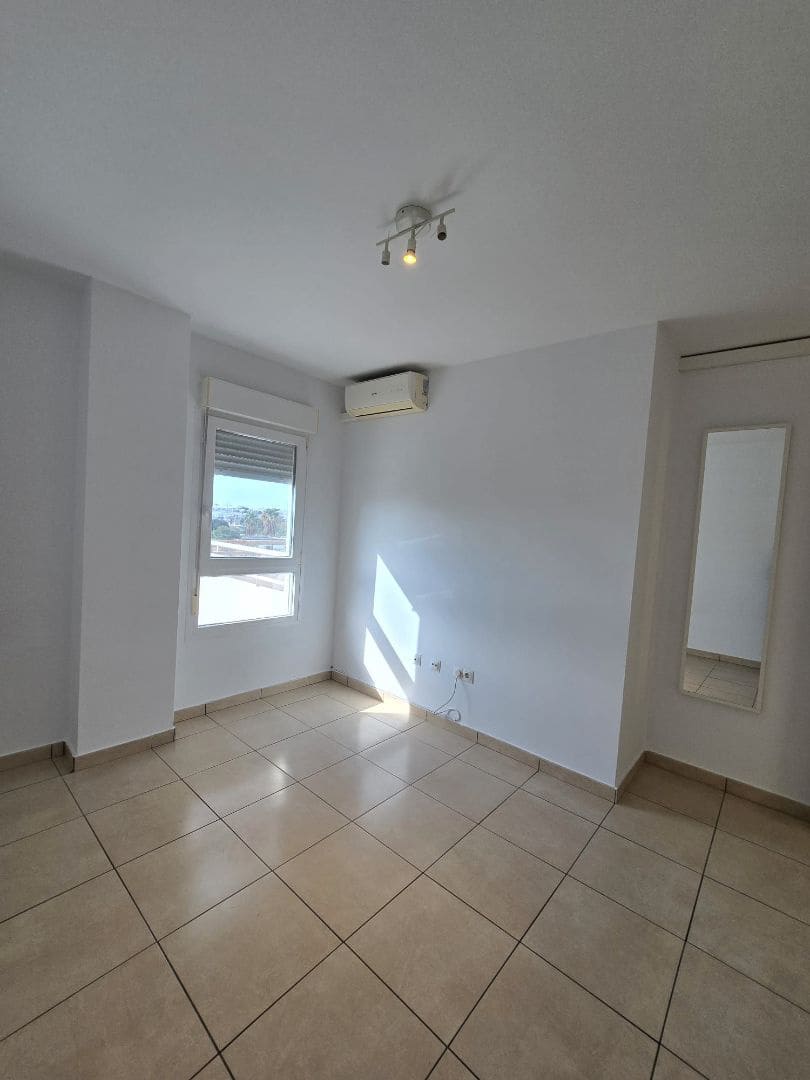 Piso de 3 habitaciones en Marbella en venta con garaje - 325.000 € (Ref: 9543963)